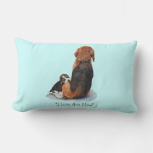 Mycket söt valpbeagle kudde mamma hund