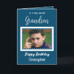 Mycket speciell Grandson-fotohavsblå födelsedag Kort<br><div class="desc">Till en mycket speciell sonson. Grattis på födelsedagen. Lägg till en namn och ett foto. Havsblått och vitt.</div>