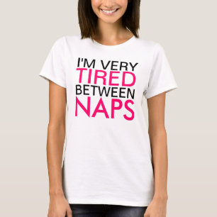Mycket trött ta sig en tupplur Between ordstäv T-shirt