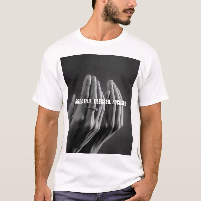 Mycket. Välsignad.fokuserad  T Shirt (Framsida)