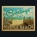 Myrtle Beach Vintage resor Poster<br><div class="desc">I den här vintagen från Myrtle Beach finns en sandstrand med vackra turkoshavet vatten och över havet,  ett blå himmel med giftiga vita moln. I vintage resor stil.</div>