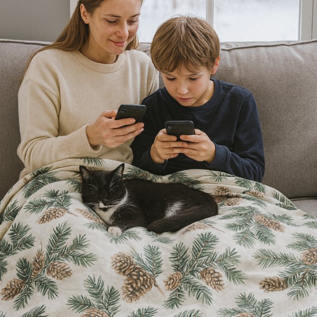  mysig grön och kottar  fleecefilt (Cozy and warm fleece blanket featuring pine branches and pinecones. )