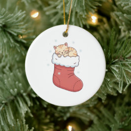 Mysig katt i julstrumpa - sovande kattunge Julgransprydnad Keramik