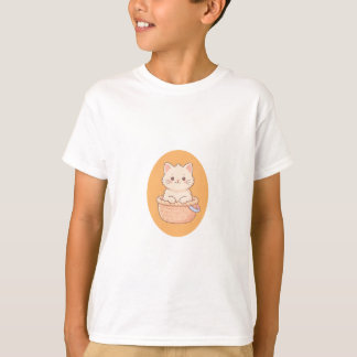 Mysig kattunge i en vävd korg för barn T Shirt