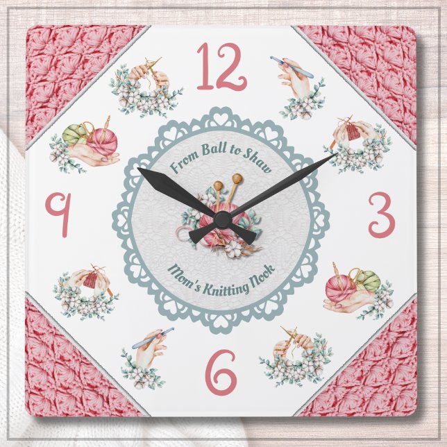 mysig Rosa Stick- och Virkrums Dekorationsur Fyrkantig Klocka (Cozy Pink Knitting and Crochet Room Décor Clock)