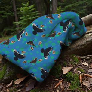 Mysiga Kråkor inom skogsbruket Forest Blue Pinecon Fleecefilt