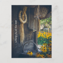 Mysiga land-stuga med gula blommor helg vykort