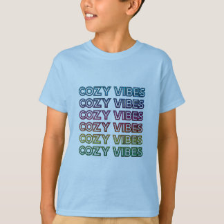 Mysiga ungar från hösten som älskar färgstarka t shirt