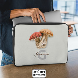 Mysigt Cottagecore Crochet Mushroom Monogram Namn Laptop Fodral