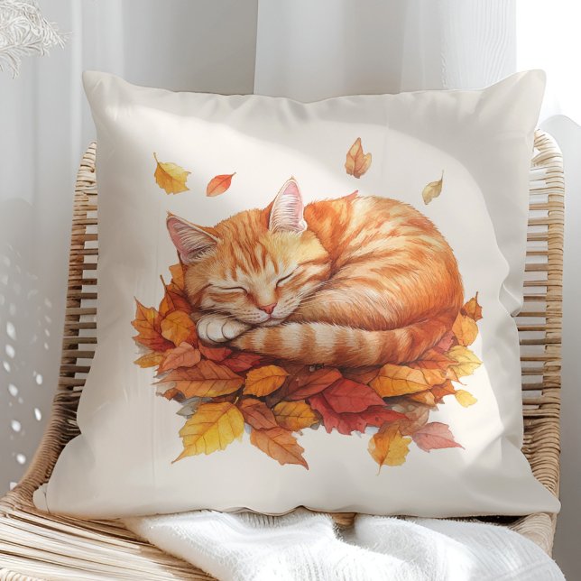 Mysigt Ginger Cat Pillow - Cream Edition Kudde (Cozy Sleeping Ginger Cat Terracotta Pillow in a sunny boho rattan chair.)