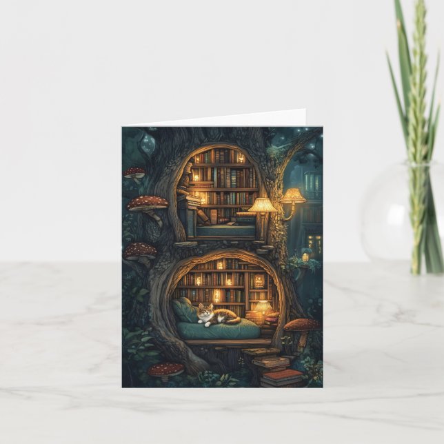 Mysigt Kat i ett magiskt Treehouse Bibliotek Helgkort (Framsida)