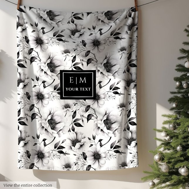 mysigt monogram för svartvita blommor fleecefilt (Monogramed black and white flowers blanket cozy)