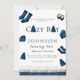 mysigt sommarpojke som vrids två inbjudningar