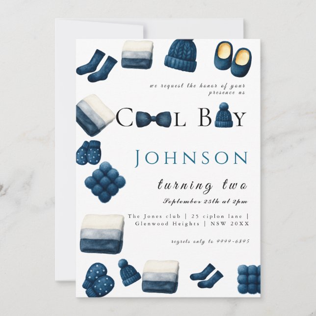 mysigt sommarpojke som vrids två inbjudningar (Framsida)