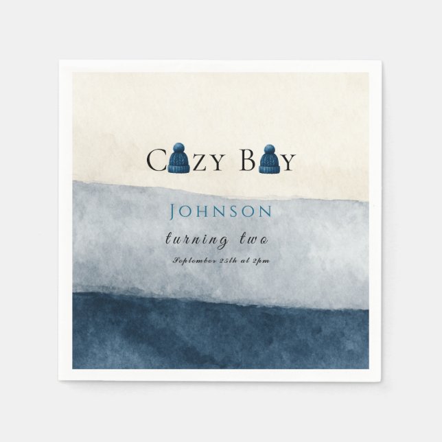 mysigt sommarpojke som vrids två pappersservett (Framsidan)