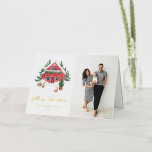 Mysigt Watercolor Red Winter Cottage God jul<br><div class="desc">God jul! Skicka varma semesterhälsningar till familj och vänner med det här anpassadet guld-julkort. Den har en vattentät röd vinterstuga med en viskös underlandscen. Anpassa det här färgfotojulkortet genom att lägga till egna detaljer. Detta mysiga helgdag finns på andra kartonger.</div>