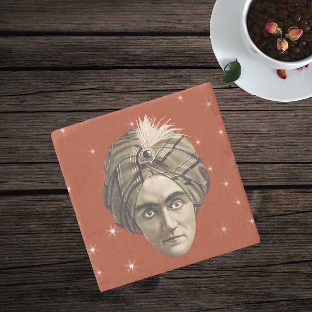 Mysteriet Spooky Magic Genie Head Ansikte Turban Underlägg Sten (Head face of Magician man with turban on red with white stars stone drink coaster.)