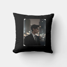 Mysterious Man i Kostym på natten - Cinematic Urba Kudde