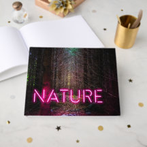 Mysterisk granskog natur neon magenta skylt