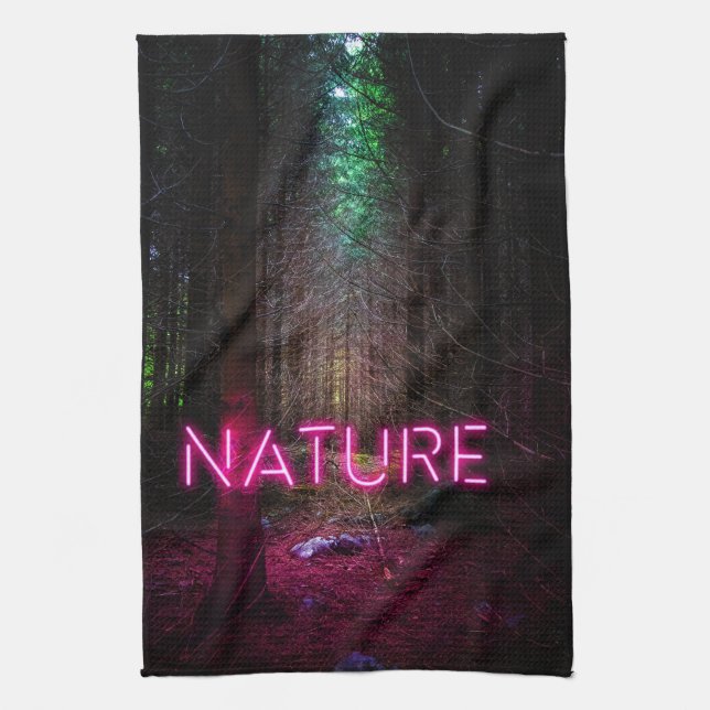 Mysterisk skogskaraktär för grö - magentans tecken kökshandduk (Vertikal)