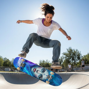 Mysterkvinnor som växer fram från blå och Lila fal Mini Skateboard Bräda 18,5 Cm