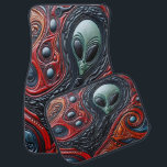 Mysterös Aliennärvaro i Vibrant Cosmic Swirl Bilmatta<br><div class="desc">En slående utlänning figur kommer från en meriserande virvel av färg och former. Med stor mörk ögon och släta konturer blandas synen sömlöst in i den intrikata,  pulserande bakgrunden,  vilket framkallar känslor av kosmisk  och mystik.</div>