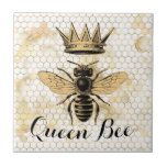 Mystic Queen Bee Kakelplatta<br><div class="desc">Golden Crowned Bee med Honeycomb Mönster mot en vit bakgrund. Perfekt för Mors dag, Alla hjärtans dag eller födelsedag.</div>