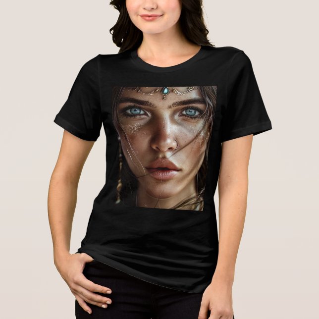 Mystical Blue-Eyed Woman Porträtt T-Shirt (Framsida)