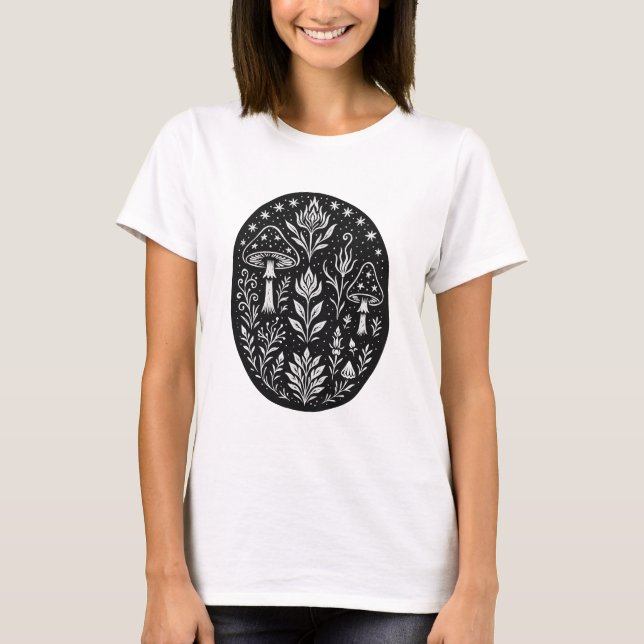 Mystical Boho Mushroom Design – Botanical Folk Art T Shirt (Framsida)