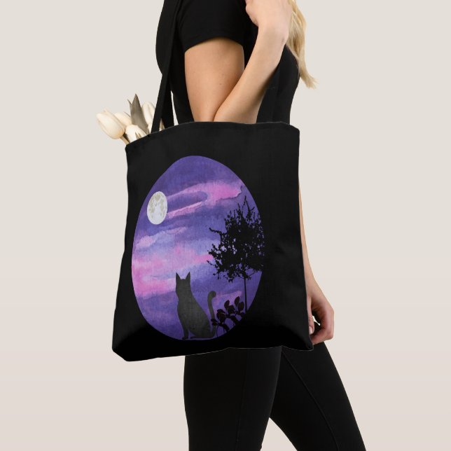 Mystical Cat Under Moon – Dreamy Purple Night Wate Tygkasse (Närbild)