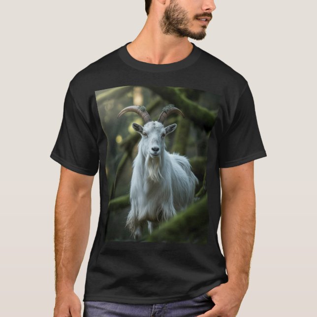 Mystical Forest Goat Bland Moss | Mörk Fantasy T Shirt (Framsida)