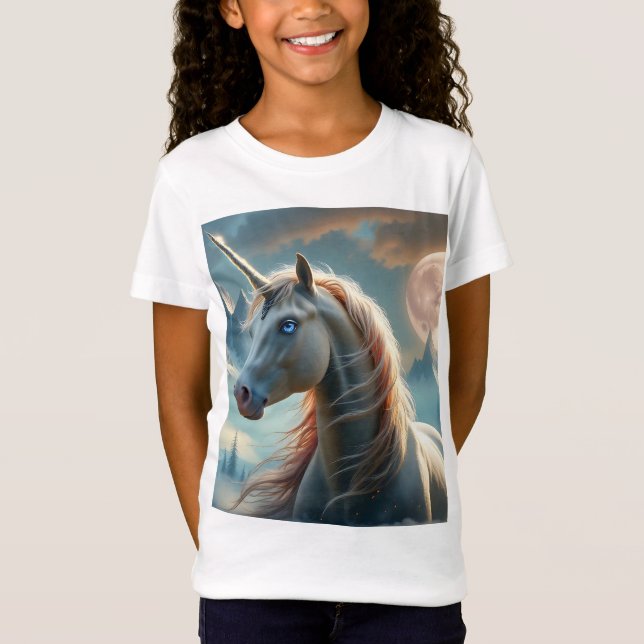 Mystical Unicorn i fantastiska berg T Shirt (Framsida)