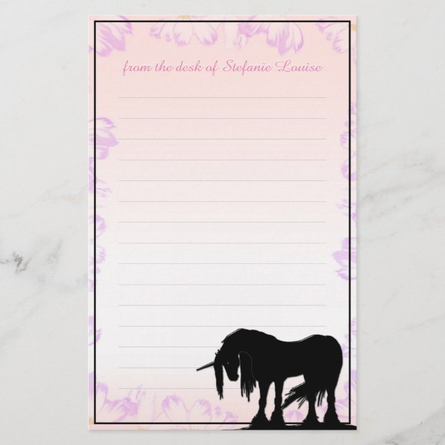 Mystical Unicorn w/linjer (rosa w/lila blommor) Brevpapper (Framsida)