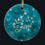 Mystical Winter Blue Silver Snöflingor Låt det snö Julgransprydnad Keramik<br><div class="desc">En mystisk vinter blå himmel med silver snöflingor och den underbara klassiska frasen Låt det snöa. Anpassa enkelt namn och valår på baksidan av kortet. Idealisk för julhelgens Julgran.</div>