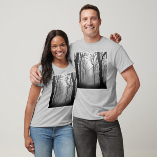 Mystisk dimmig skogsväg t shirt