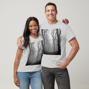 Mystisk dimmig skogsväg t shirt