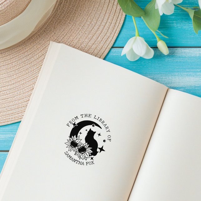 Mystisk månkatt från bibliotek hos stämpel (Skapare uppladdad)