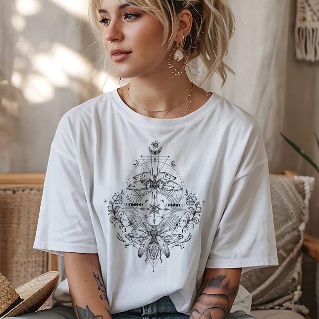 Mystisk Moth & Sacred Geometry-grafik T Shirt (Skapare uppladdad)
