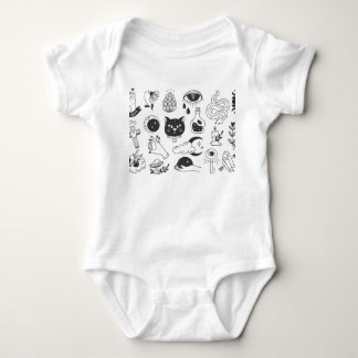 Mystisk tatuering: Handritad Vintage-bricka T Shirt