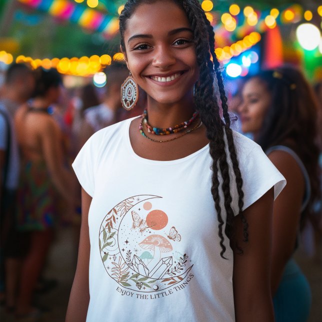 Mystiska gåvor njuter av den lilla Saken T Shirt (Skapare uppladdad)