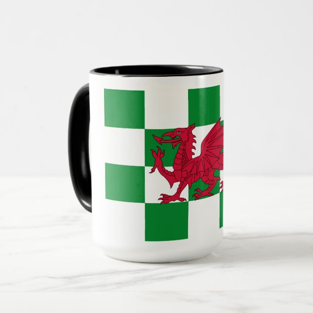 Mystiska röda keltiska drakflaggan i Wales Mugg (Framsida vänster)