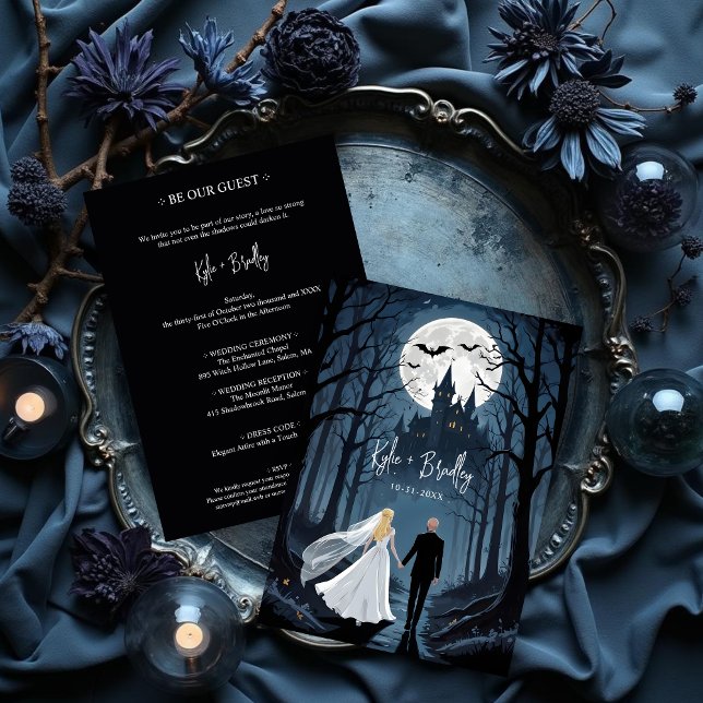 Mystiskt Skogsbröllop Par Spökt slott Inbjudningar (Mysterious Forest Wedding Couple Haunted Castle Invitation Card Design.)