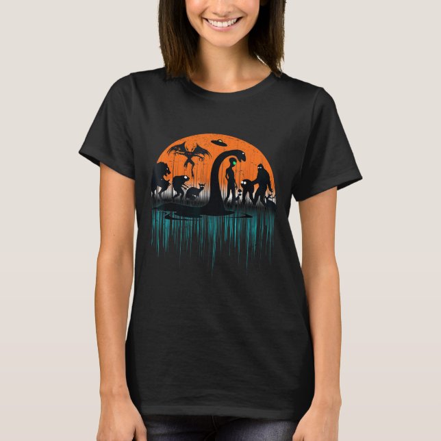 Mythical Loch Ness Bigfoot Mothman Aliens Funny Cr T Shirt (Framsida)