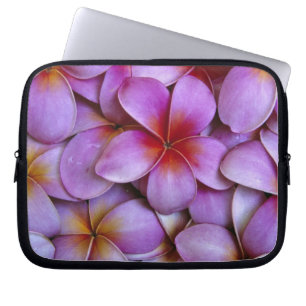 N.A., USA, Maui, Hawaii. Rosa Plumeria-blommor. Laptop Sleeve