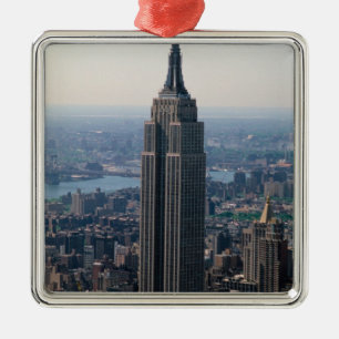 N.A., USA, New York, New York City. Empire Julgransprydnad Metall