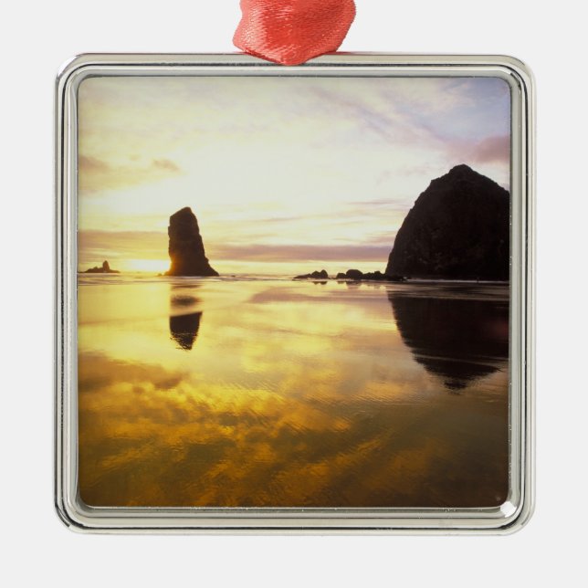 N.A., USA, Oregon, Cannon Beach Solnedgång med Julgransprydnad Metall (Framsidan)