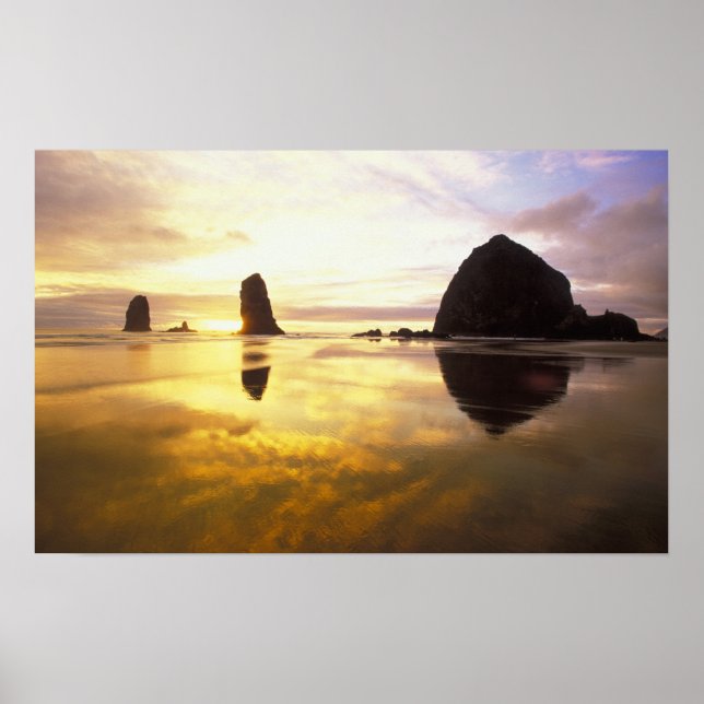 N.A., USA, Oregon, Cannon Beach Sunset with Poster (Framsidan)