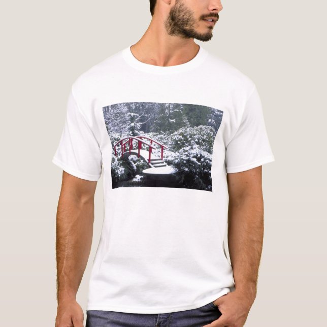 N.A., USA, Washington, Seattle. Månbro i Tee Shirt (Framsida)
