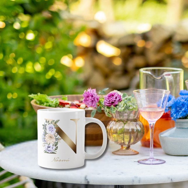 N Brev Guld Monogram Light Lila Cream Blommigt Jumbo Mugg (Skapare uppladdad)