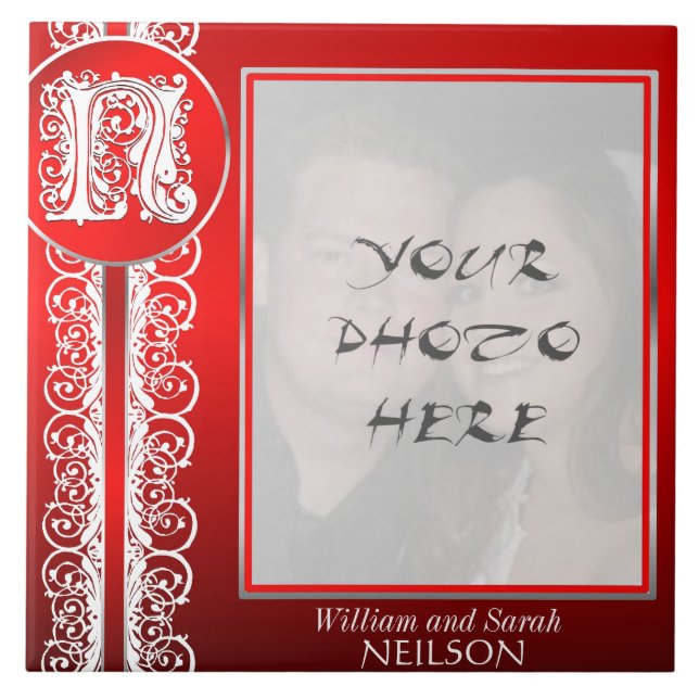 N Monogram "vit Snöre på rött" med foto - Tile Kakelplatta (Framsidan)